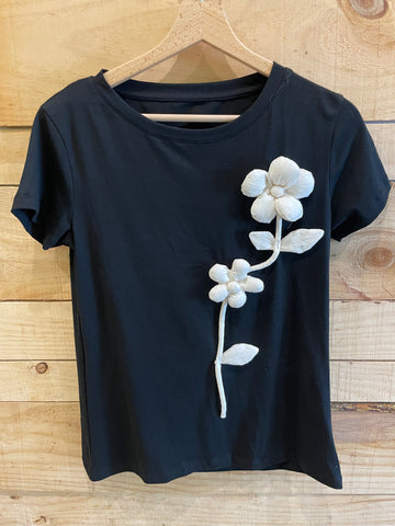 Camiseta flor relieve